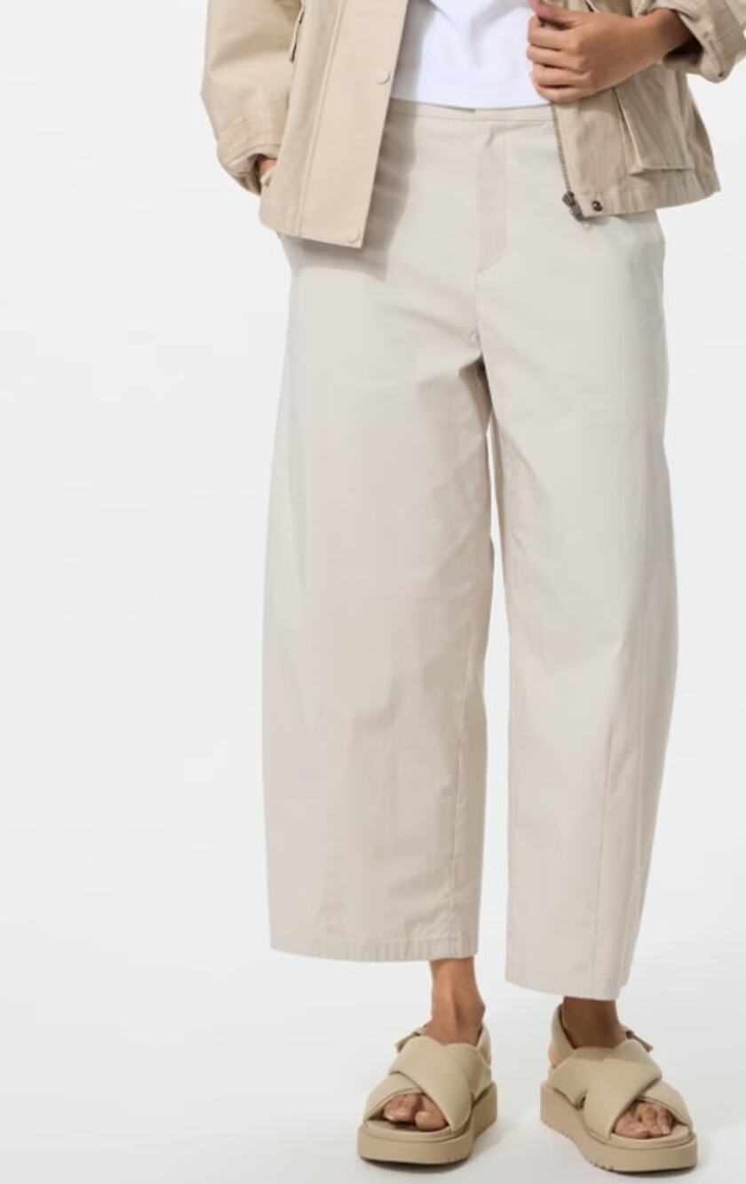 Uniqlo Women's Barrel Ankle Pants in Natural